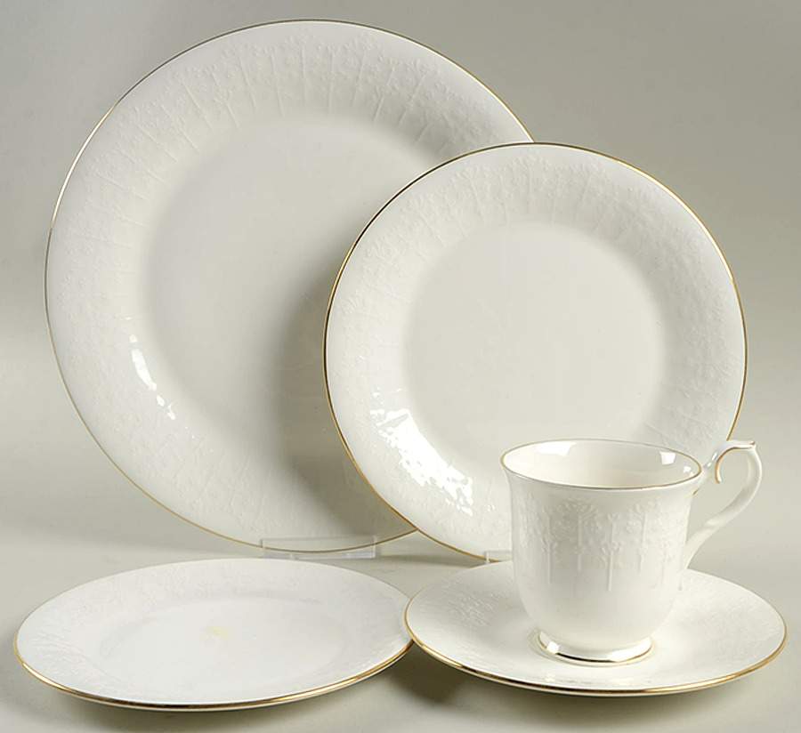Daybreak 5 Piece Place Setting by Royal Albert-1