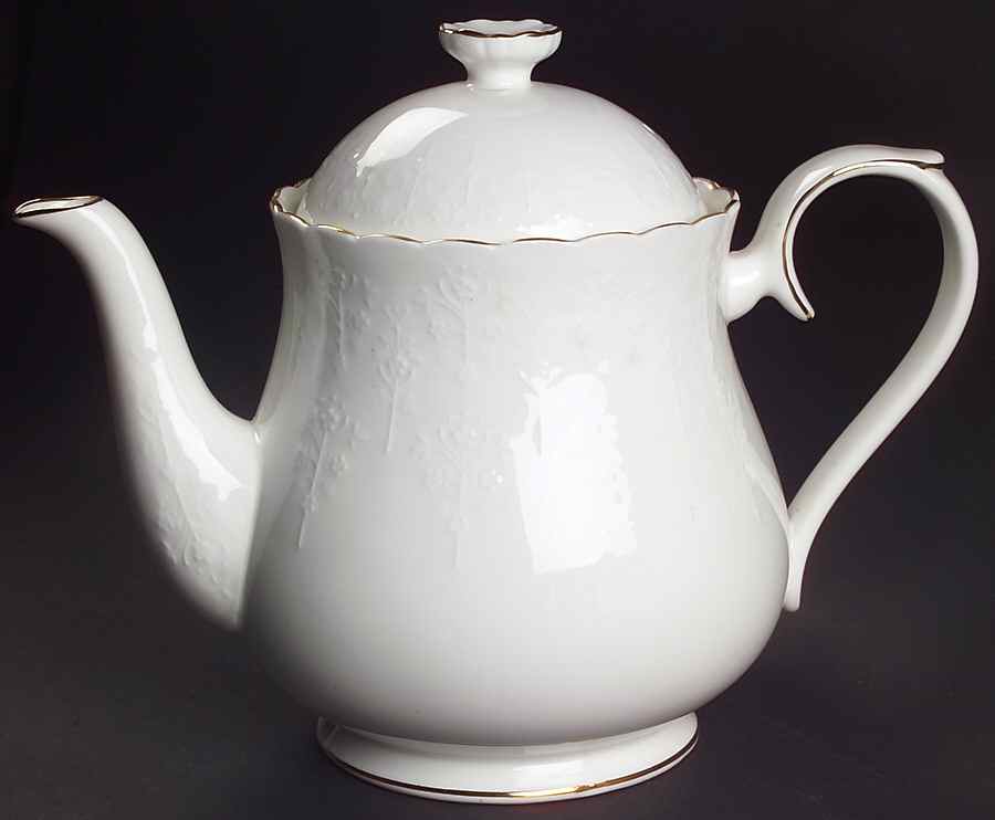 Daybreak Teapot & Lid by Royal Albert-1