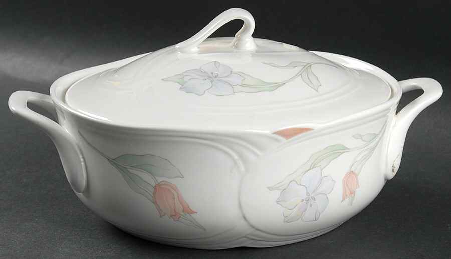 Fantasia Round Covered Vegetable by Royal Albert-1