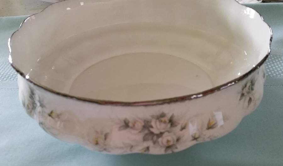 First Love (Elizabeth Shape) 8" Round Vegetable Bowl by Royal Albert-1