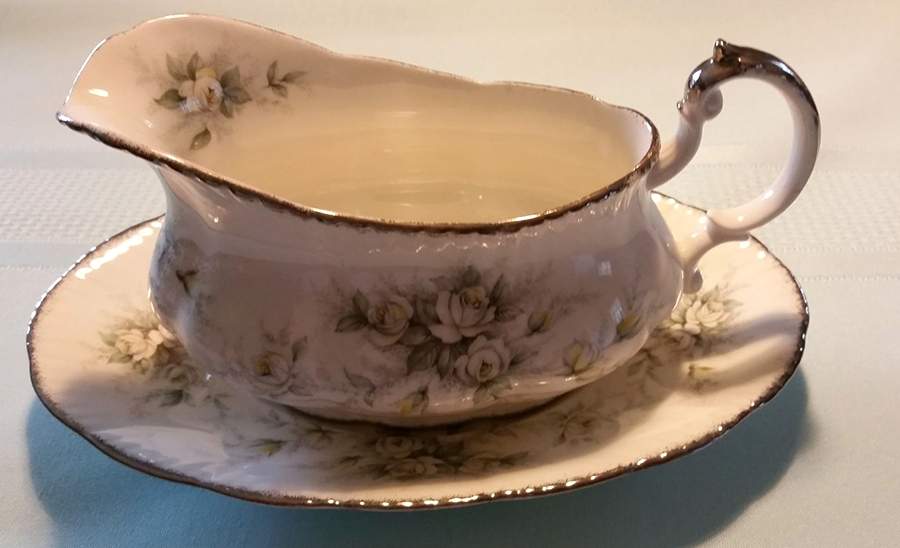 First Love (Elizabeth Shape) Gravy Boat & Underplate by Royal Albert-1