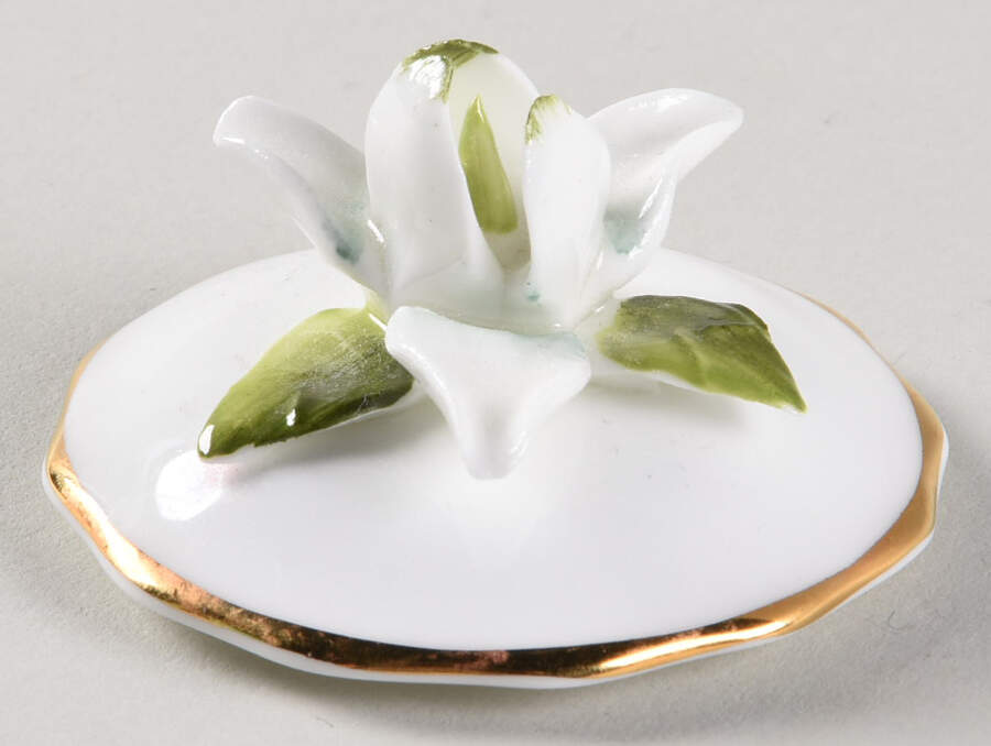 Flower of The Month (Newer, Montrose) Lid for 1" Round Box by Royal Albert-1
