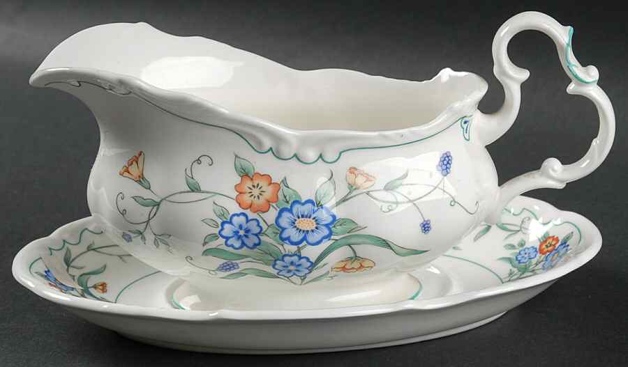 Hamlyn Gravy Boat & Underplate by Royal Albert-1