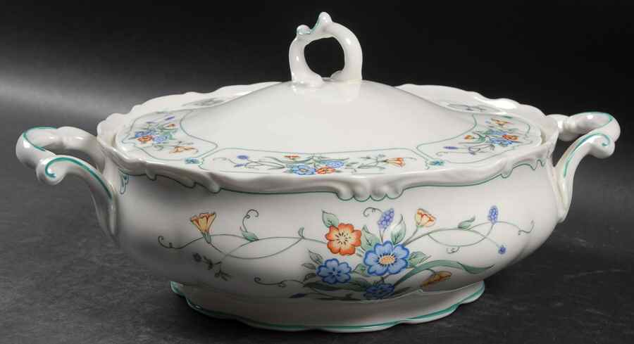 Hamlyn Round Covered Vegetable by Royal Albert-1