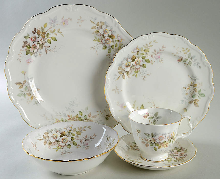 Haworth 5 Piece Place Setting by Royal Albert-1
