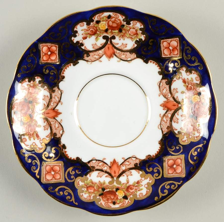 Heirloom (Bone China Stamp) Saucer by Royal Albert-1