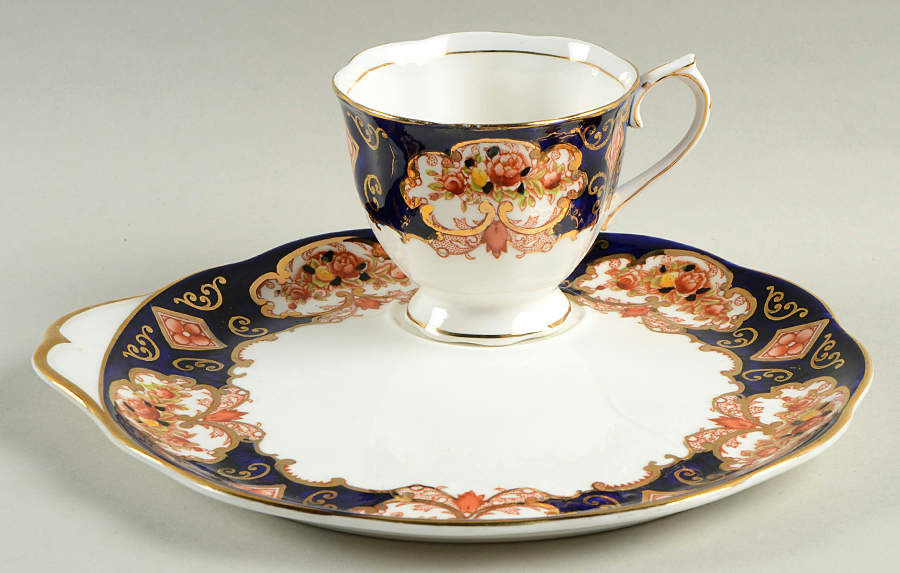 Heirloom (Bone China Stamp) Snack Plate & Cup Set by Royal Albert-1