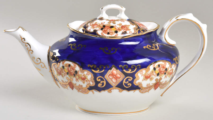Heirloom (Bone China Stamp) Small Teapot & Lid by Royal Albert-1