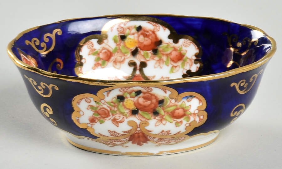 Heirloom (Bone China Stamp) 4" Oval Nut Dish by Royal Albert-1