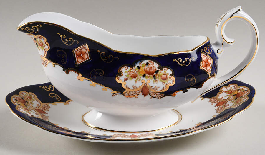 Heirloom (Bone China Stamp) Gravy Boat & Underplate by Royal Albert-1