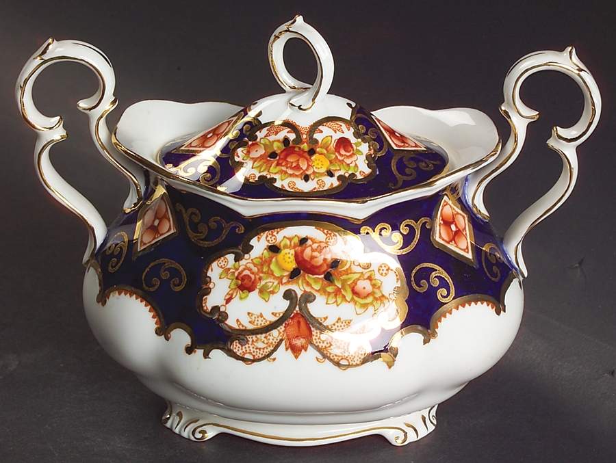 Heirloom (Bone China Stamp) Sugar Bowl & Lid by Royal Albert-1
