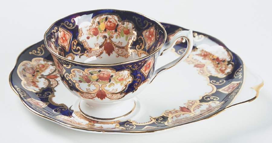 Heirloom (Bone China Stamp) Snack Plate & Cup Set by Royal Albert-1