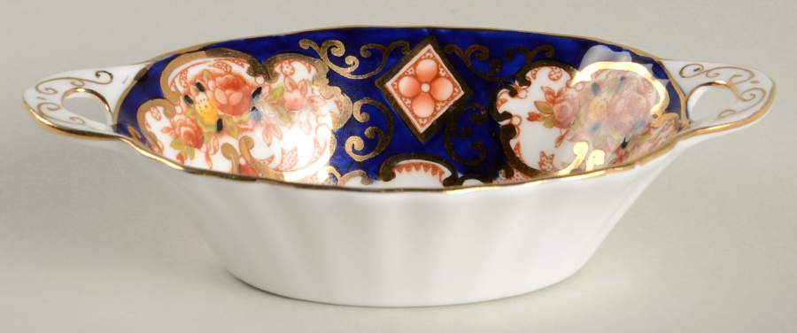 Heirloom (Bone China Stamp) 5" Oval Sweet Meat Dish by Royal Albert-1