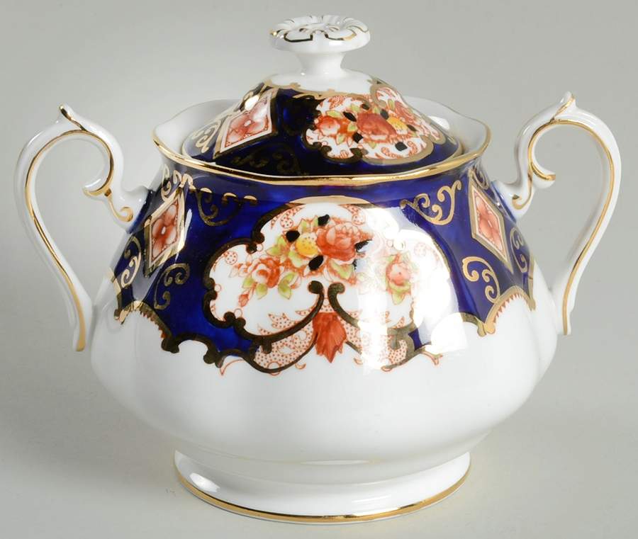 Heirloom (Bone China Stamp) Sugar Bowl & Lid by Royal Albert-1