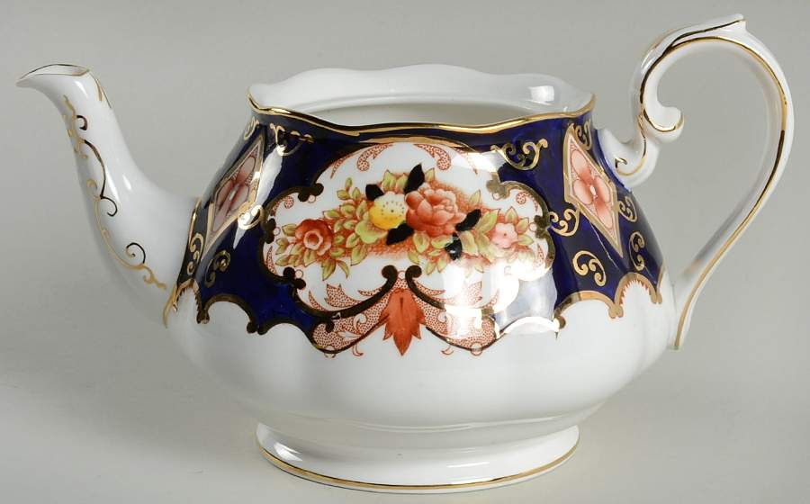 Heirloom (Bone China Stamp) Teapot No Lid by Royal Albert-1