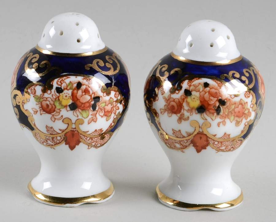 Heirloom (Bone China Stamp) Salt & Pepper Set by Royal Albert-1