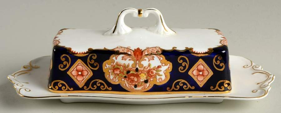 Heirloom (Bone China Stamp) 1/4 Lb Covered Butter by Royal Albert-1