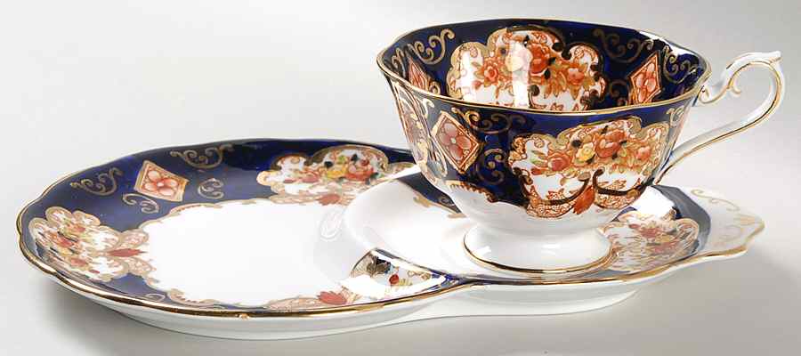 Heirloom (Bone China Stamp) Dessert Plate & Cup Set by Royal Albert-1