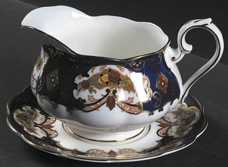 Heirloom (Bone China Stamp) Gravy Boat & Underplate by Royal Albert-1