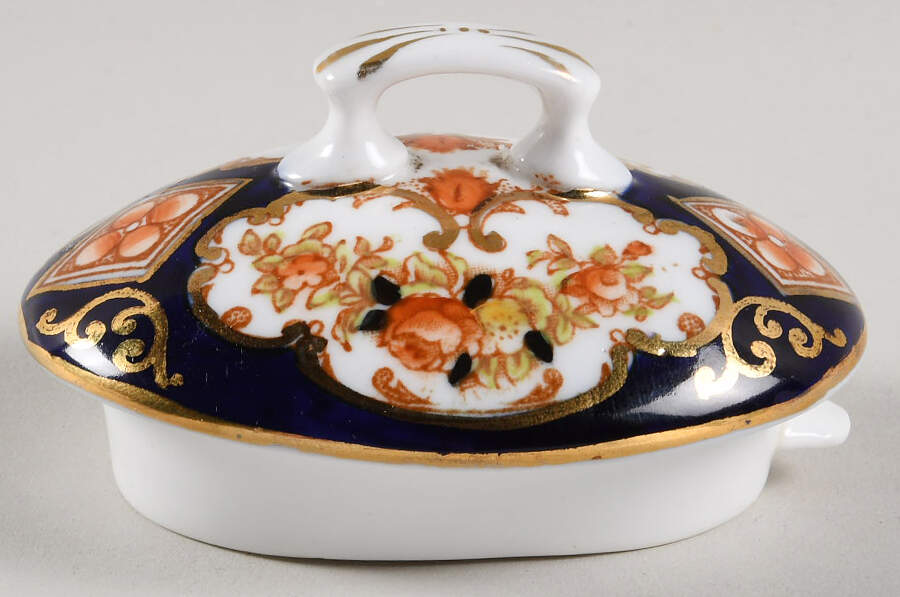 Heirloom (Crown China Stamp, SCALLOPED) Lid for Mini Teapot by Royal Albert-1