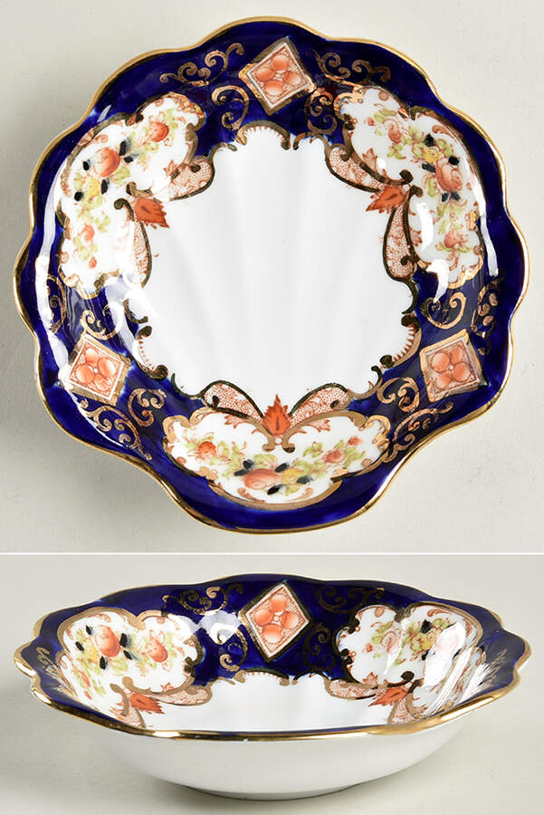 Heirloom (Crown China Stamp, SCALLOPED) Shell Shaped Dish by Royal Albert-1