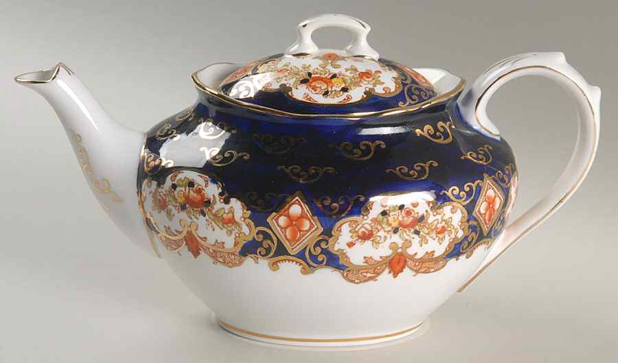 Heirloom (Crown China Stamp, SCALLOPED) Mini Teapot & Lid by Royal Albert-1