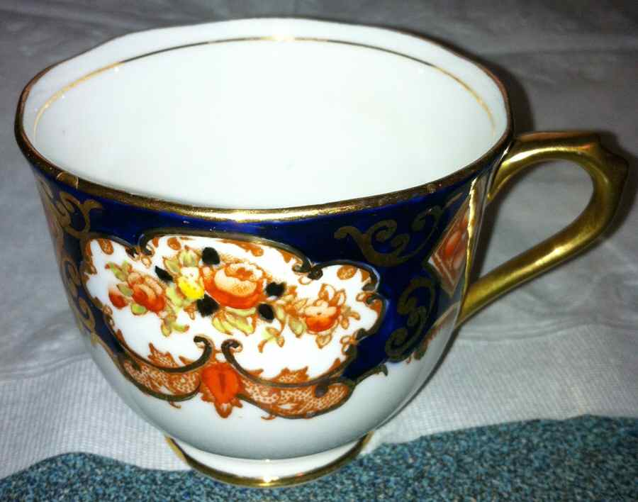 Heirloom (Crown China Stamp, SCALLOPED) Footed Cup & Saucer Set by Royal Albert-1
