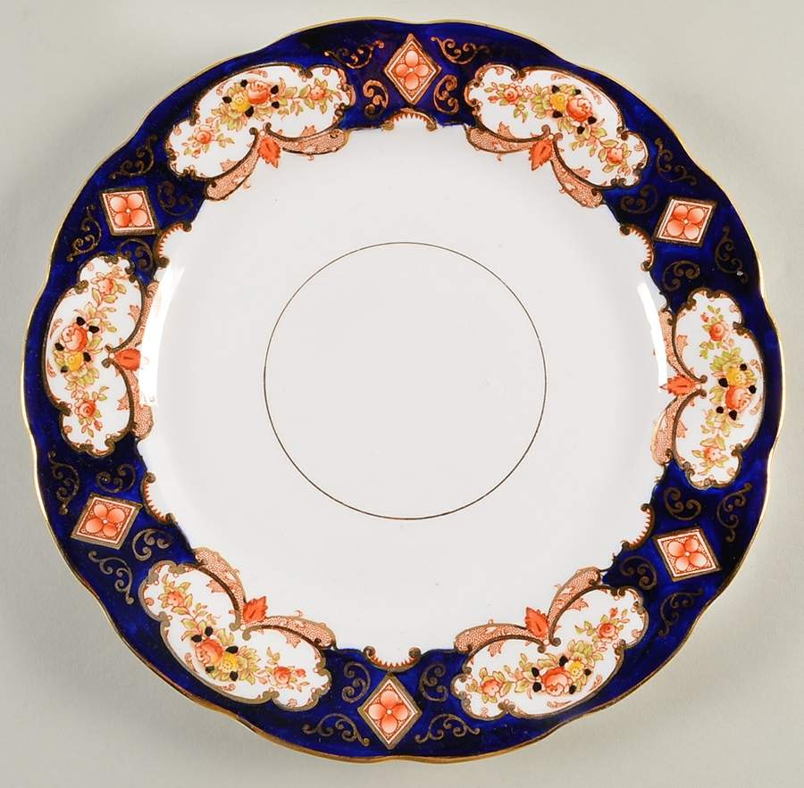Heirloom (Crown China Stamp, SCALLOPED) Dinner Plate by Royal Albert-1