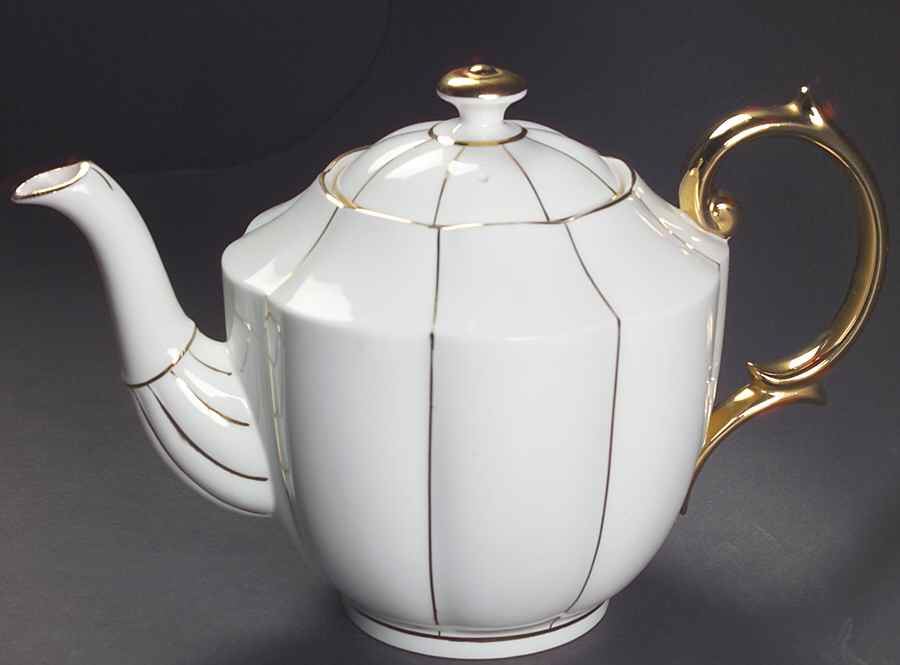 Kent Teapot & Lid by Royal Albert-1