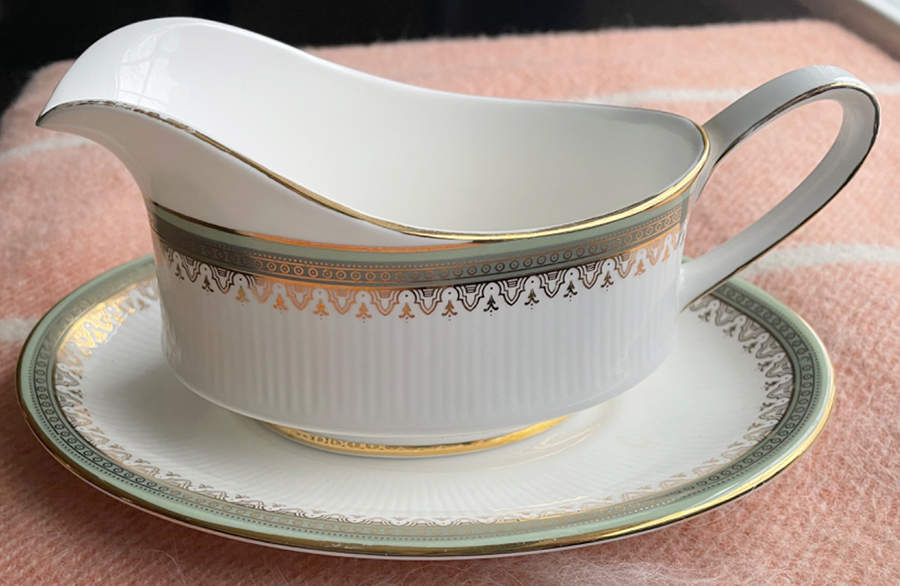 Kensington Gravy Boat & Underplate by Royal Albert-1