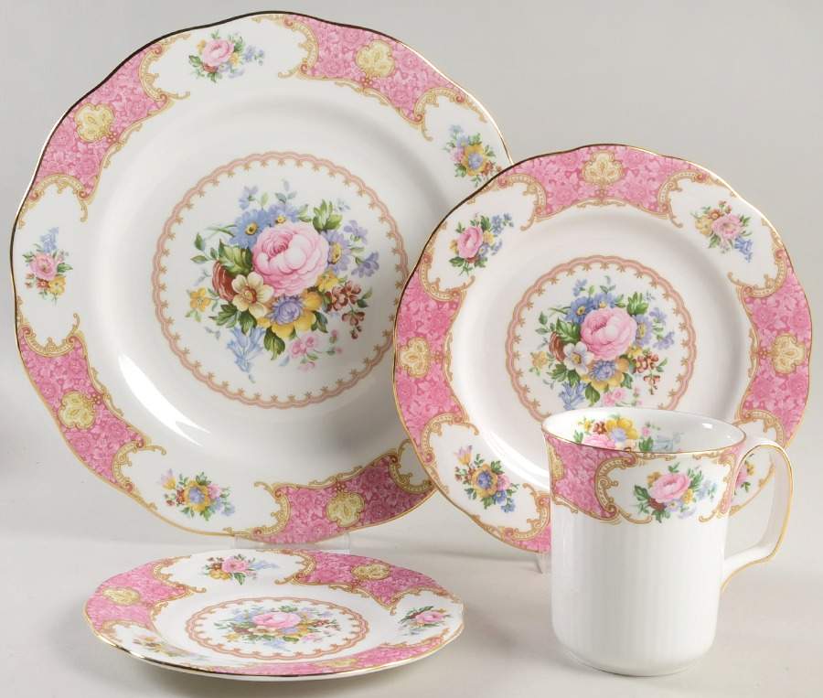 Lady Carlyle 4 Piece Place Setting by Royal Albert-1