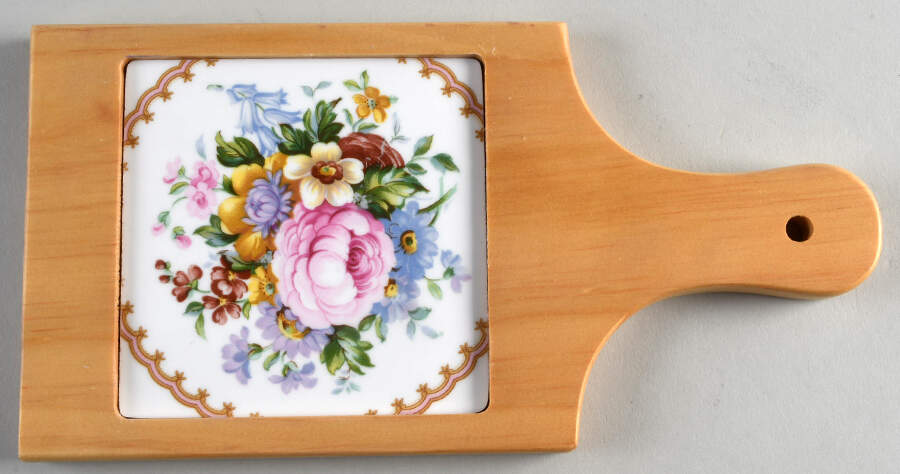 Lady Carlyle 10" Natural Wood Cheese Board with Tile  HC by Royal Albert-1