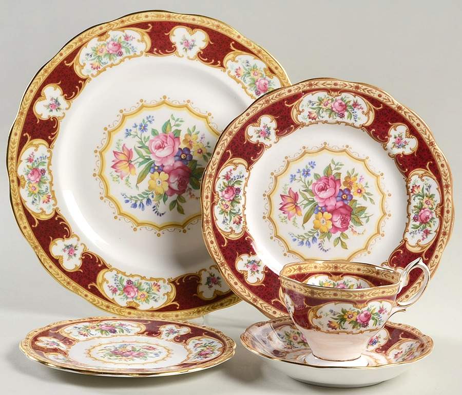 Lady Hamilton 5 Piece Place Setting by Royal Albert-1