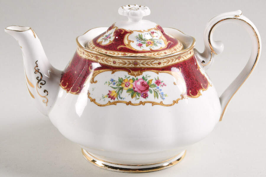 Lady Hamilton Teapot & Lid by Royal Albert-1