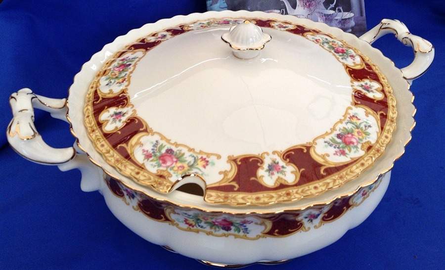 Lady Hamilton Tureen & Lid by Royal Albert-1
