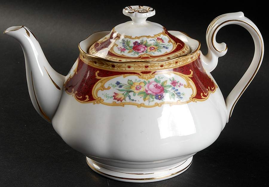 Lady Hamilton Teapot & Lid by Royal Albert-1