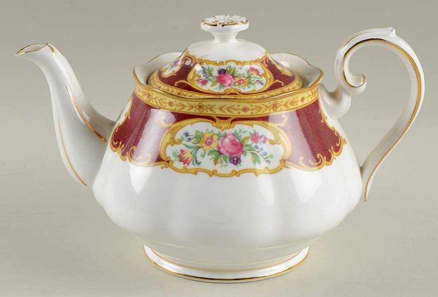 Lady Hamilton Teapot & Lid by Royal Albert-1