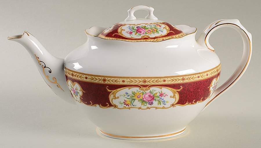 Lady Hamilton Teapot & Lid by Royal Albert-1