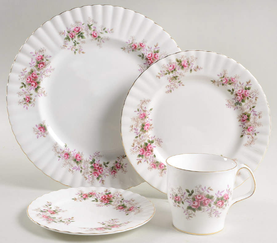Lavender Rose 4 Piece Place Setting by Royal Albert-1