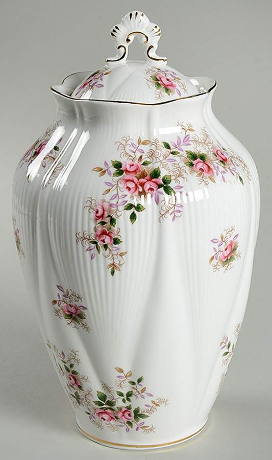 Lavender Rose Chelsea Vase with Lid by Royal Albert-1