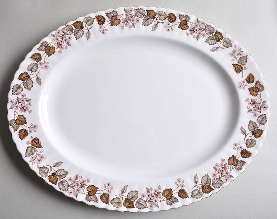 Linden Lea (Montrose) 15" Oval Serving Platter by Royal Albert-1