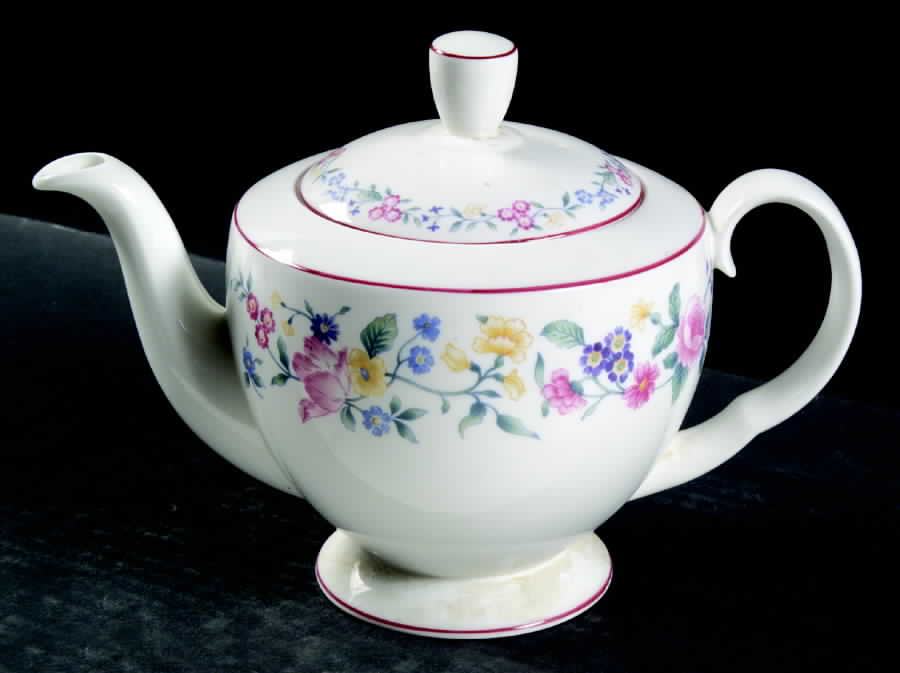 Marguerite Teapot & Lid by Royal Albert-1
