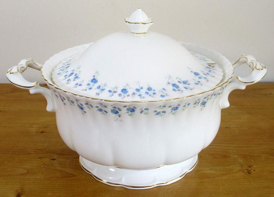 Memory Lane Tureen & Lid by Royal Albert-1