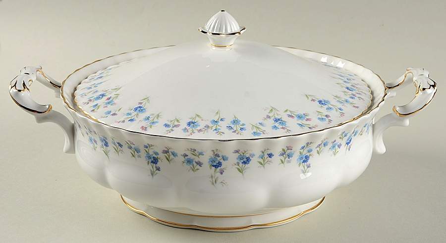 Memory Lane Round Covered Vegetable by Royal Albert-1