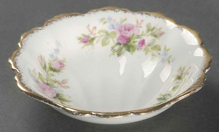 Moss Rose (Hampton, Older) Shell Shaped Dish by Royal Albert-1