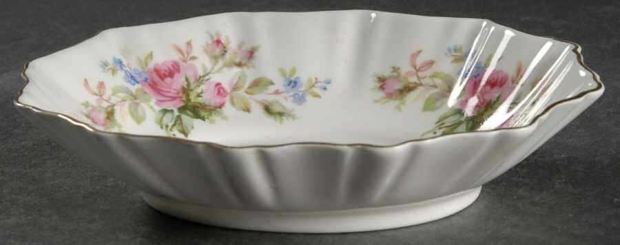 Moss Rose (Hampton, New) Round Sweet Meat Dish by Royal Albert-1