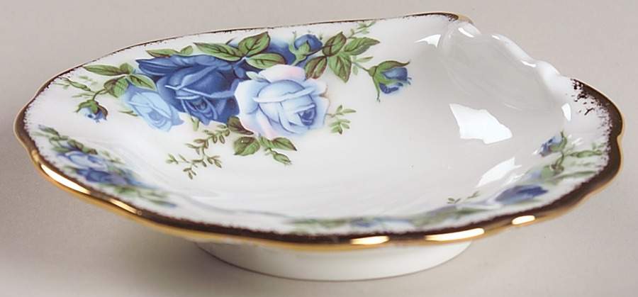 Moonlight Rose 4" Shell Shaped Dish by Royal Albert-1