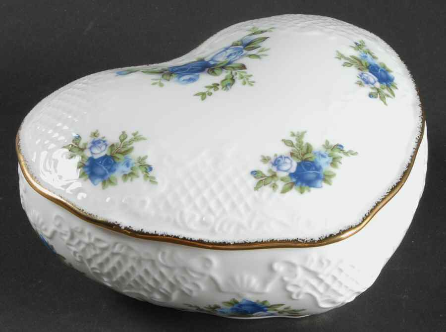 Moonlight Rose Victorian Heart Box by Royal Albert-1