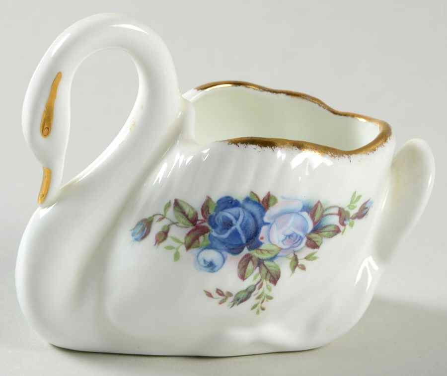 Moonlight Rose Small Swan by Royal Albert-1