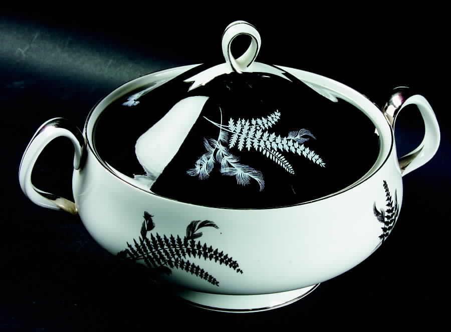 Night and Day (Smooth) Round Covered Vegetable by Royal Albert-1
